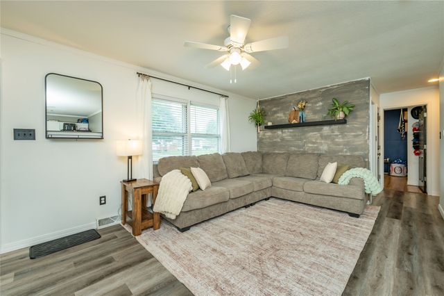 112 12th Street SE, Altoona, IA 50009