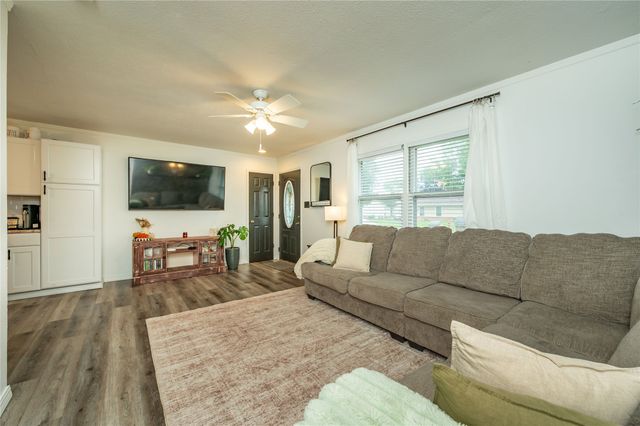 112 12th Street SE, Altoona, IA 50009