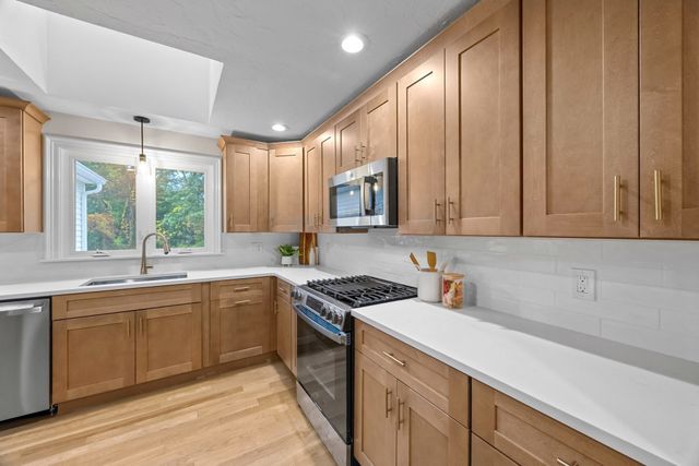 50 Mccracken Rd, Millbury, MA 01527