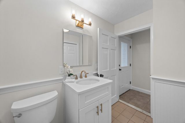 50 Mccracken Rd, Millbury, MA 01527