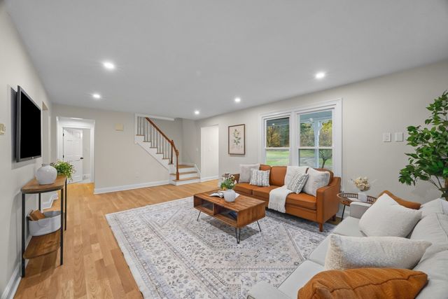 50 Mccracken Rd, Millbury, MA 01527
