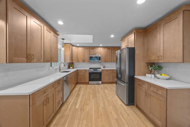 50 Mccracken Rd, Millbury, MA 01527