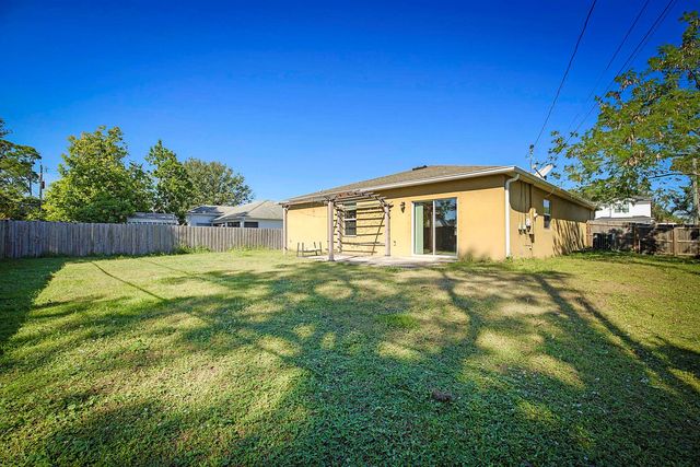 1174 SW Goodman Ave, Port St Lucie, FL 34953