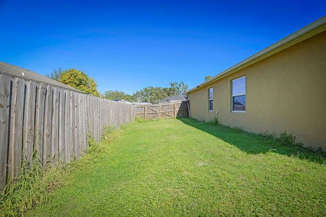 1174 SW Goodman Ave, Port St Lucie, FL 34953