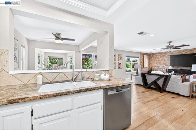 684 Emerald St, Livermore, CA 94550