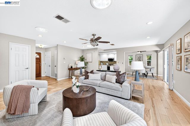 684 Emerald St, Livermore, CA 94550