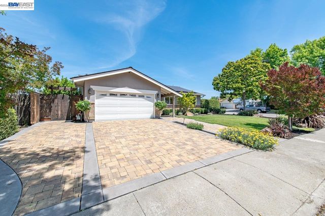 684 Emerald St, Livermore, CA 94550