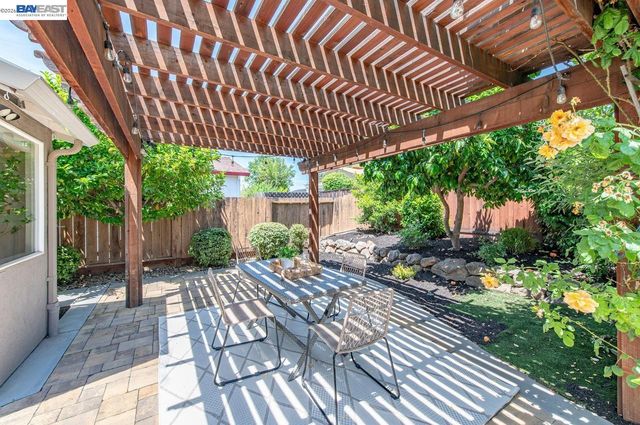 684 Emerald St, Livermore, CA 94550