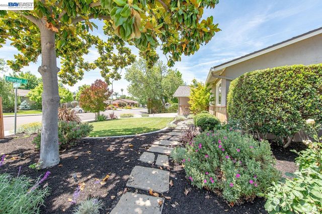684 Emerald St, Livermore, CA 94550