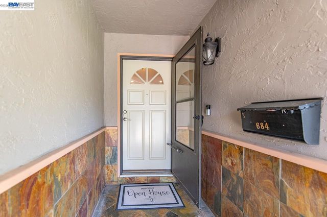 684 Emerald St, Livermore, CA 94550