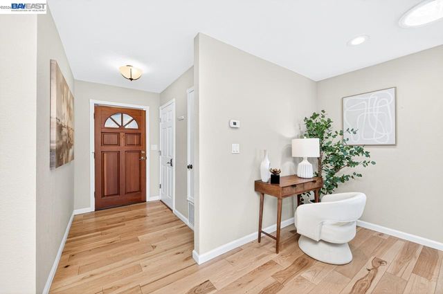 684 Emerald St, Livermore, CA 94550