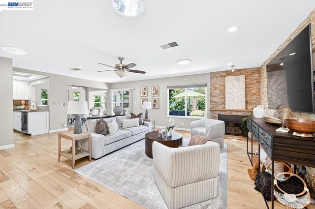 684 Emerald St, Livermore, CA 94550