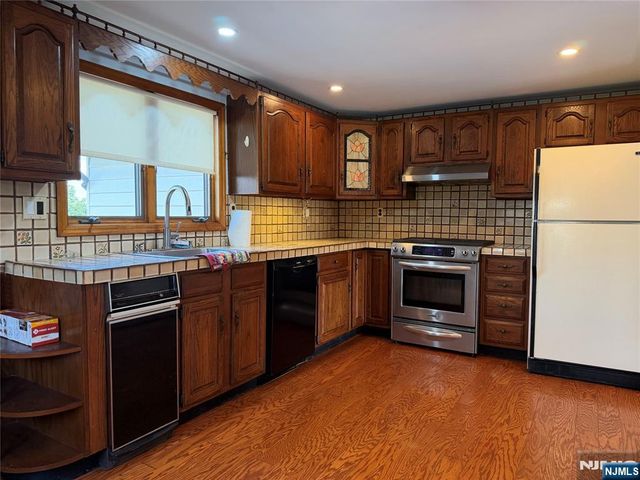 407 Berry Avenue, Carlstadt, NJ 07072
