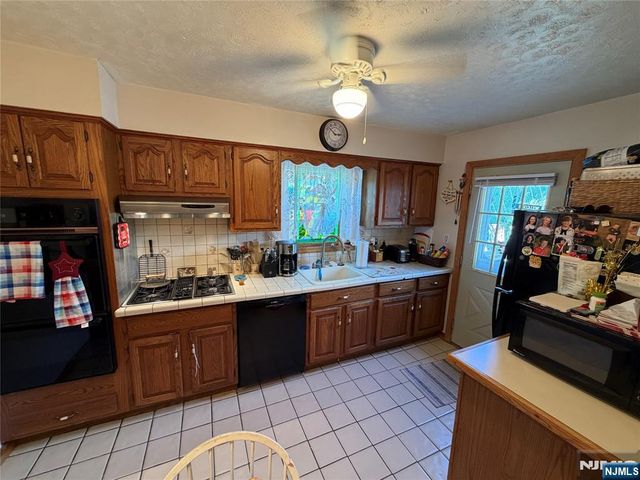 407 Berry Avenue, Carlstadt, NJ 07072