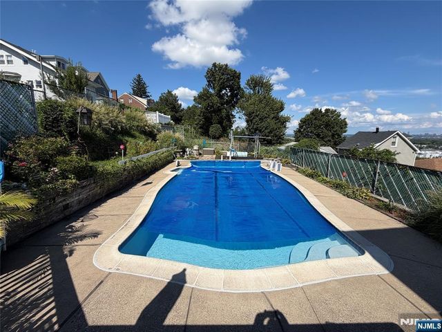 407 Berry Avenue, Carlstadt, NJ 07072