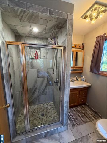 407 Berry Avenue, Carlstadt, NJ 07072