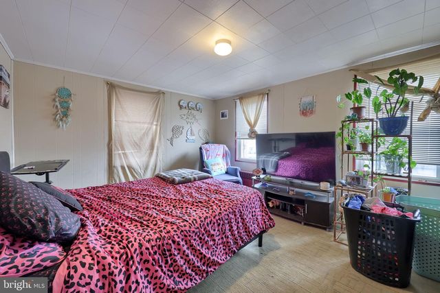 15 S FRONT ST, Steelton, PA 17113