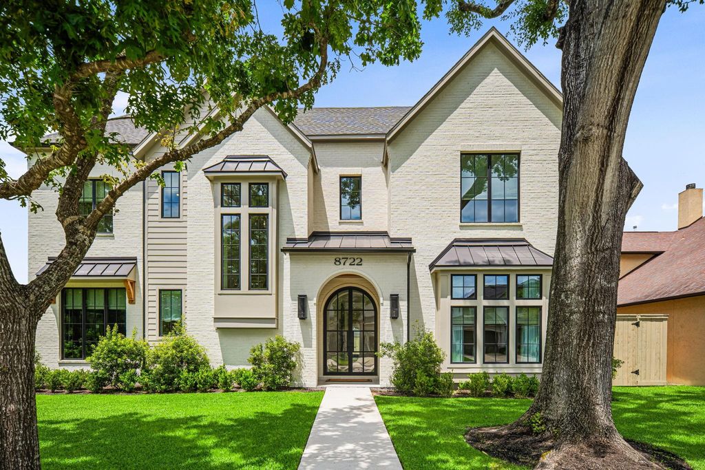 Image 1 of property listing at 8722 Lupton Lane, Houston, TX 77055