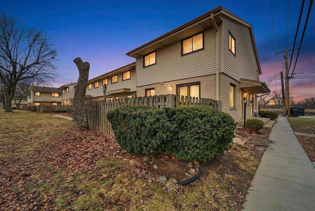 8526 W Villard AVENUE, Milwaukee, WI 53225