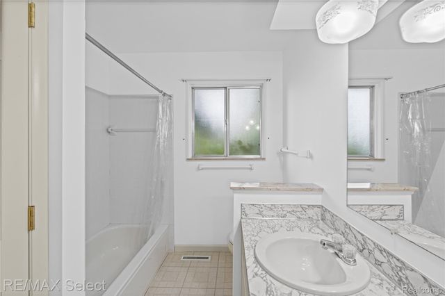 5184 Worchester Drive, Swartz Creek, MI 48473