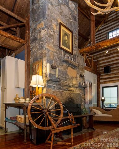 15 Chestnut Street, Tryon, NC 28782