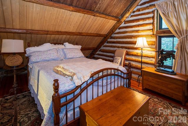 15 Chestnut Street, Tryon, NC 28782