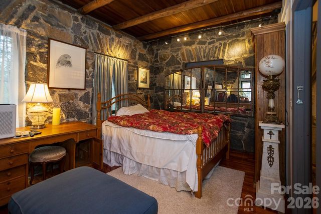 15 Chestnut Street, Tryon, NC 28782