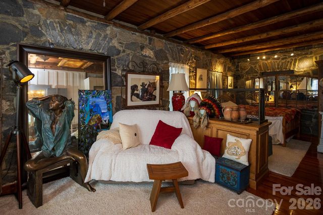 15 Chestnut Street, Tryon, NC 28782