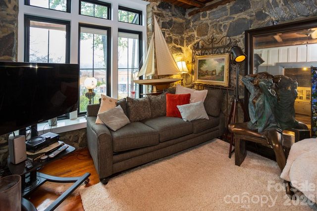 15 Chestnut Street, Tryon, NC 28782