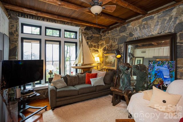 15 Chestnut Street, Tryon, NC 28782