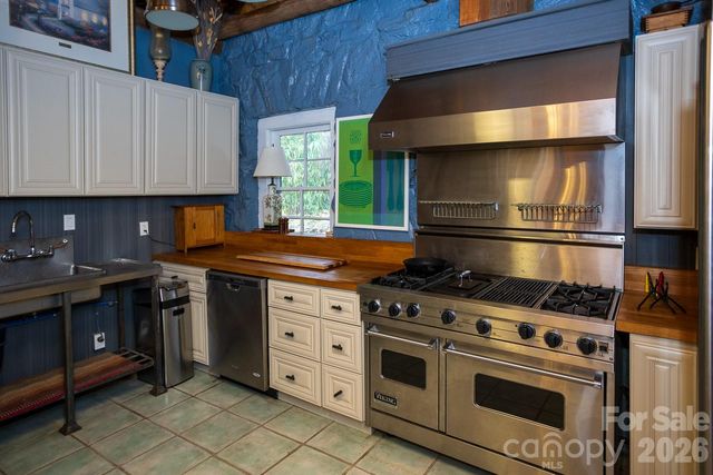15 Chestnut Street, Tryon, NC 28782