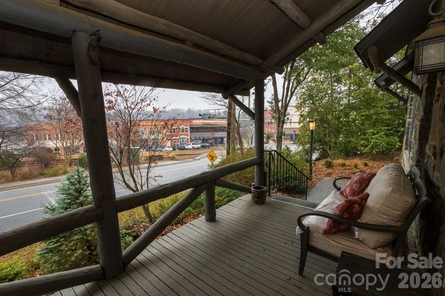 15 Chestnut Street, Tryon, NC 28782