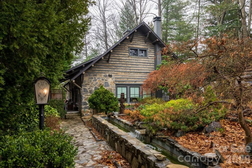 15 Chestnut Street, Tryon, NC 28782