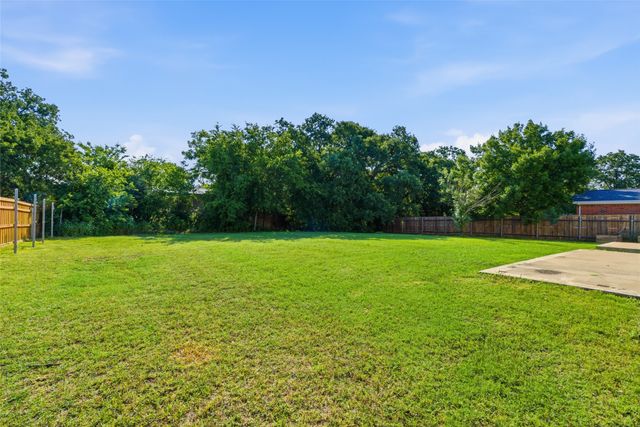 1925 N Dale Avenue, Stephenville, TX 76401