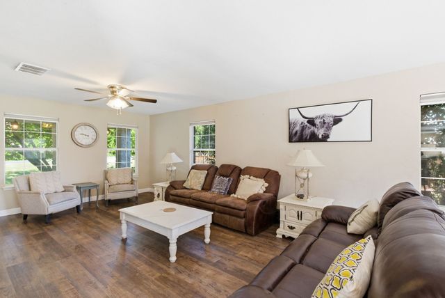 1925 N Dale Avenue, Stephenville, TX 76401