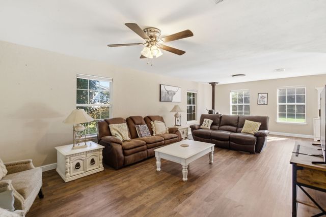 1925 N Dale Avenue, Stephenville, TX 76401