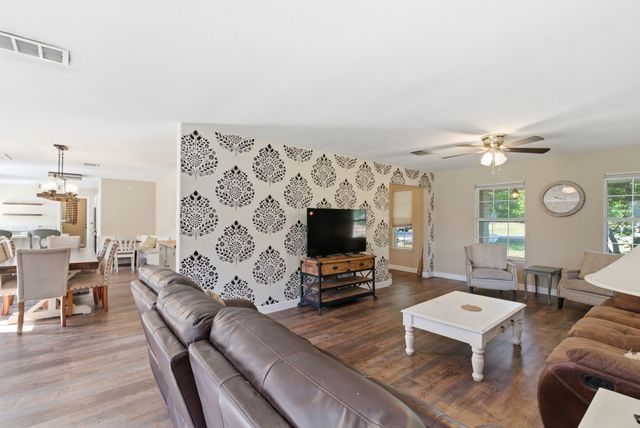 1925 N Dale Avenue, Stephenville, TX 76401