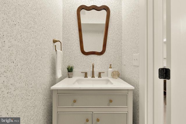 1706 BAY ST SE, Washington, DC 20003