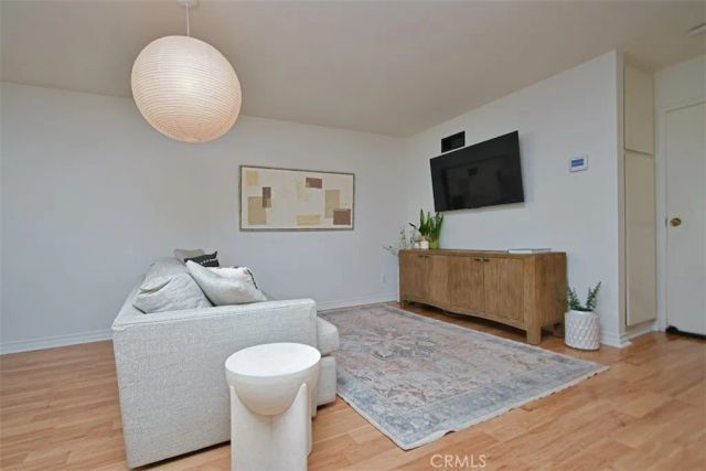 805 E Acacia Avenue F, Glendale, CA 91205