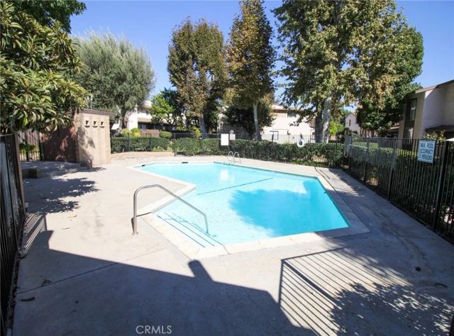 805 E Acacia Avenue F, Glendale, CA 91205