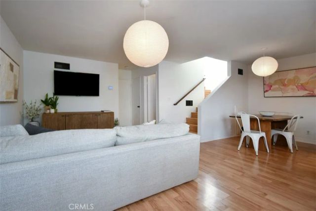 805 E Acacia Avenue F, Glendale, CA 91205