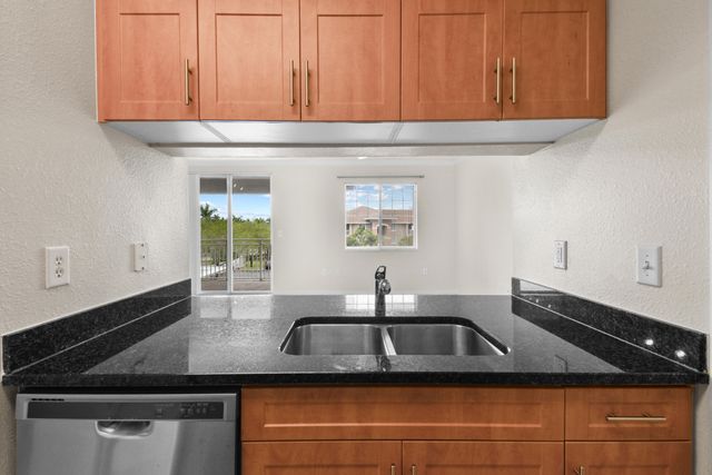 6556 Emerald Dunes Drive 302, West Palm Beach, FL 33411