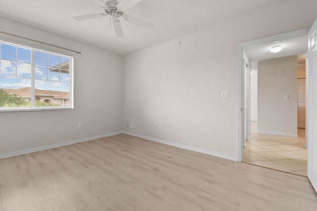 6556 Emerald Dunes Drive 302, West Palm Beach, FL 33411