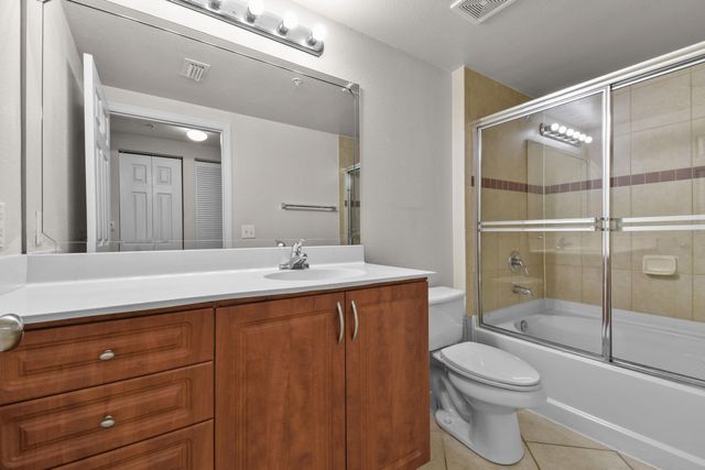 6556 Emerald Dunes Drive 302, West Palm Beach, FL 33411