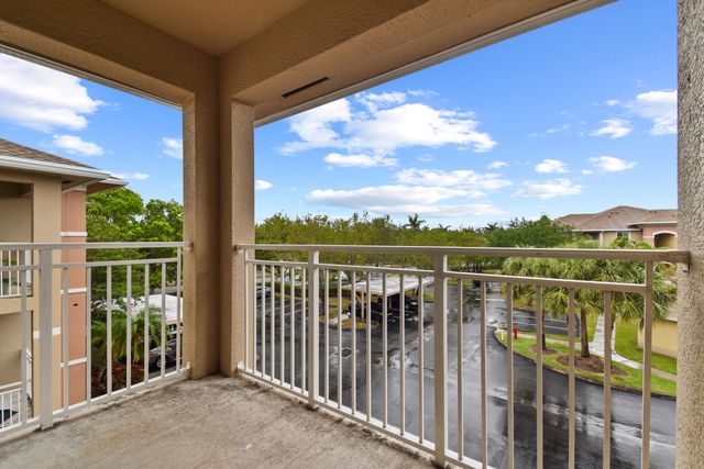 6556 Emerald Dunes Drive 302, West Palm Beach, FL 33411
