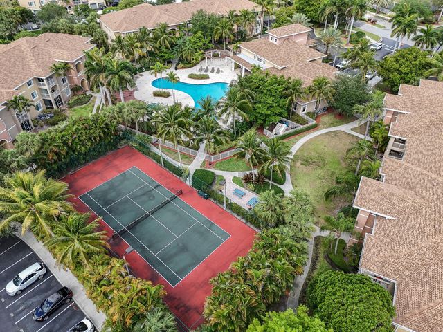 6556 Emerald Dunes Drive 302, West Palm Beach, FL 33411