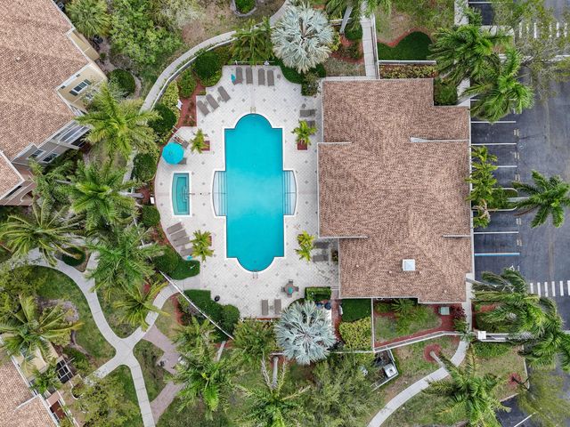6556 Emerald Dunes Drive 302, West Palm Beach, FL 33411