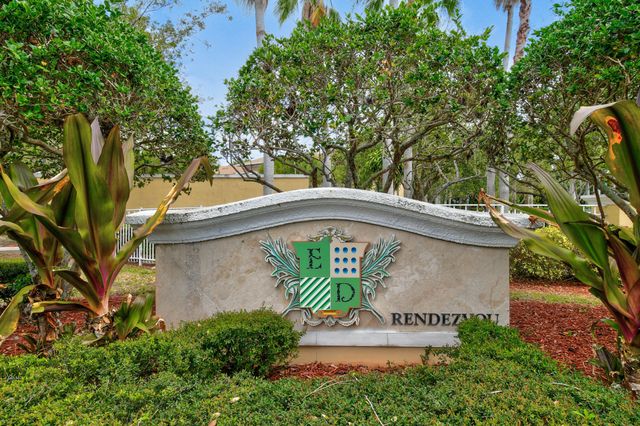 6556 Emerald Dunes Drive 302, West Palm Beach, FL 33411