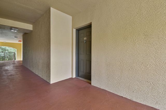 6556 Emerald Dunes Drive 302, West Palm Beach, FL 33411