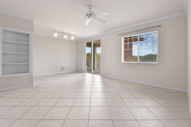 6556 Emerald Dunes Drive 302, West Palm Beach, FL 33411